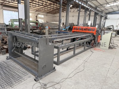 Poultry cage mesh welding machine