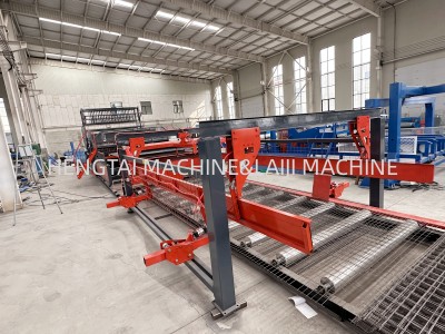 CNC Automatic reinforcing steel wire mesh welding machine export to uganda