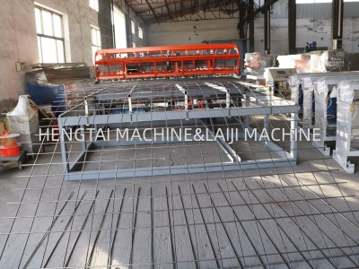 Fully automatic mesh welding equipment for construction