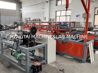 Fully automatic diamond wire mesh chain link fence net making machine