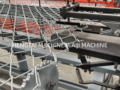 Fully automatic PLC control chain link fence making machine