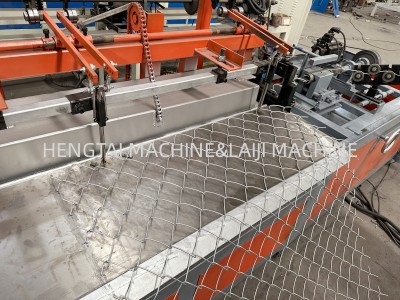 Fully automatic chain link fence machine, court fence net weaving machine, coal mine protective net weaving machine.