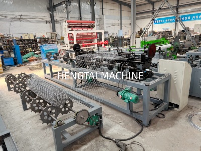 Fully automatic Diamond Wire Mesh Weaving Machine Chain Link Fence Net Making Machine